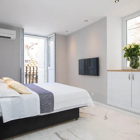 בית הארחה Soleil Luxury Old Town 4*