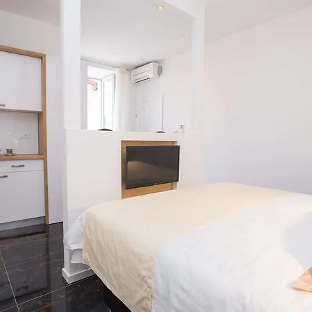 בית הארחה Soleil Luxury Old Town 4*